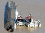 Colosionan dos embarcaciones en el río Paraná y desaparecen siete tripulantes