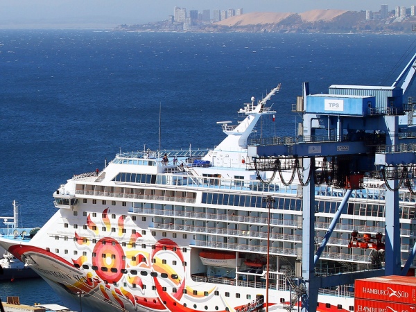 EPV llama nuevamente a no arriesgar la industria de cruceros en ... - MundoMaritimo.cl