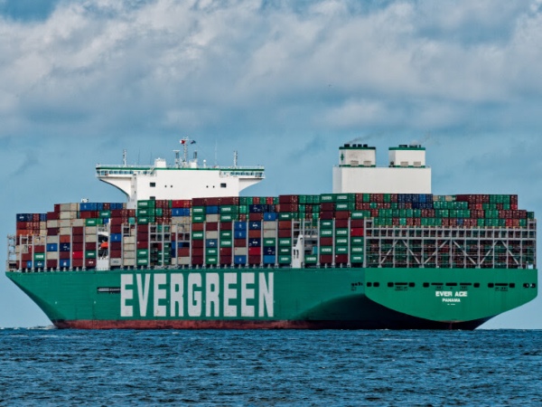Evergreen recibe buque de 24.004 TEUs que completa serie de siete