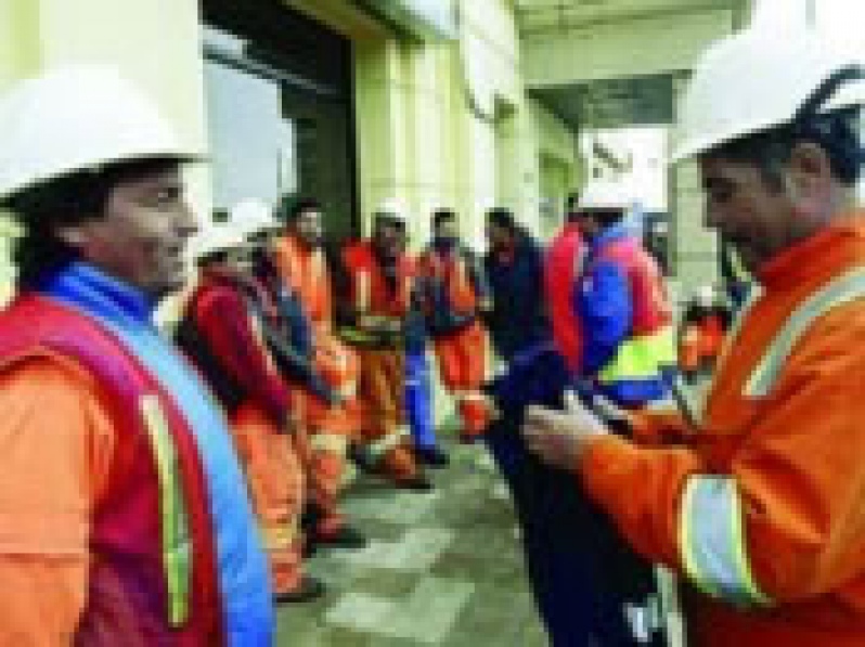 Mesa de trabajo suspendida