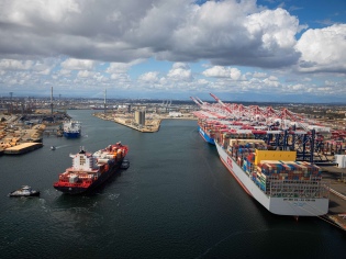 Reservas de transporte marítimo contenerizado crecen un 50% luego de acuerdo entre EE. UU. y China