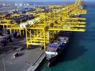 Guerra entre Israel e Irán amenaza con generar una nueva cadena de congestionamiento portuario en Asia