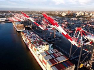 Estrategias de las líneas navieras, exceso de capacidad y situación en el Mar Rojo tensionan a las tarifas de fletes