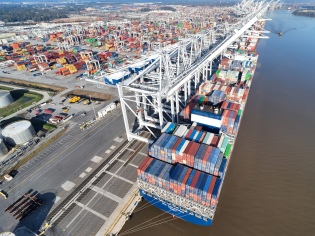 Puertos de la Costa Oeste de EE. UU. se debilitan ante el declive del comercio con China