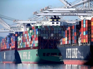 Tarifas spot profundizan su caída y sobrecapacidad perfila un 2026 complejo para el transporte marítimo