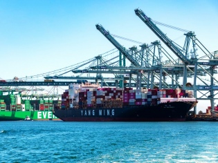 Sector portacontenedor: Demanda global crece 3,8% y el Transpacífico registra su segundo récord histórico